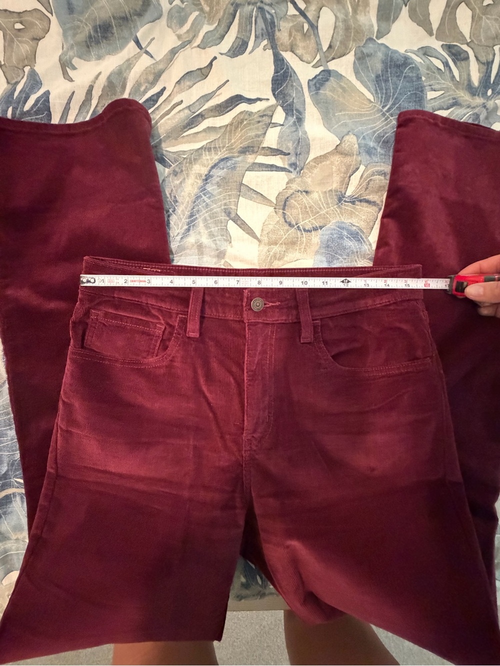 *LIKE NEW* LEVI’s 725 High Rise Bootcut Corduroy Bootcut Pants, cranberry - Picture 4 of 9